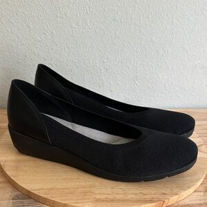 Baretraps Marily Womens Round Closed Toe Slip-On Shoe